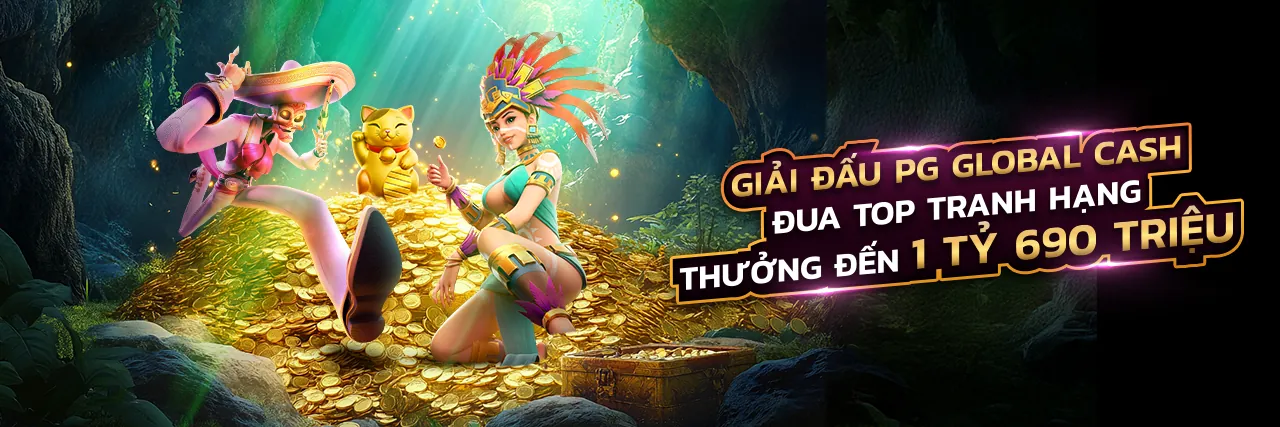 Người chơi poker suy nghĩ chiến lược với bài và chip